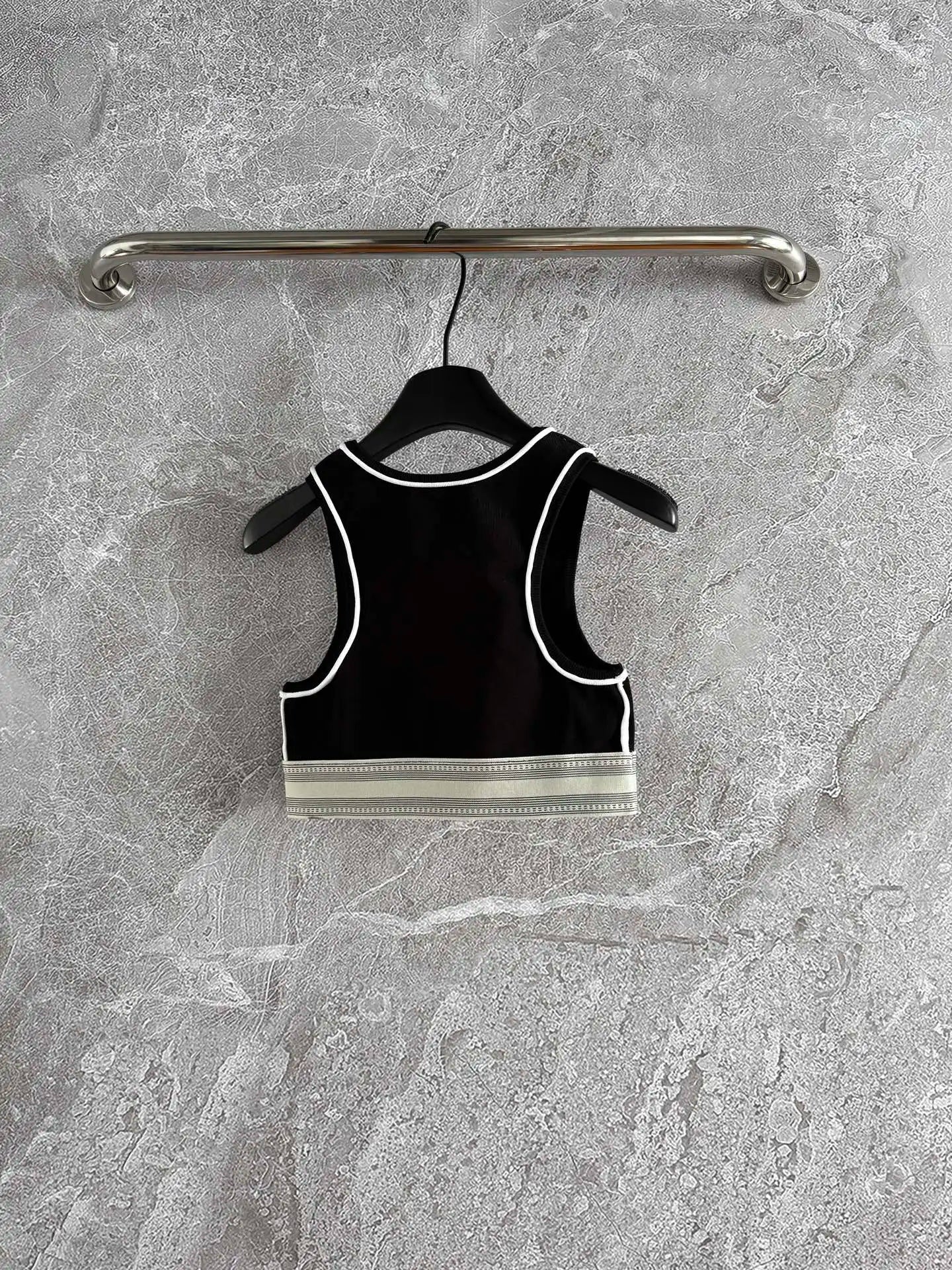 25 new women's clothes high quality sexy short embroidery contrast edge sleeveless vest navel-baring camisole top T-shirt